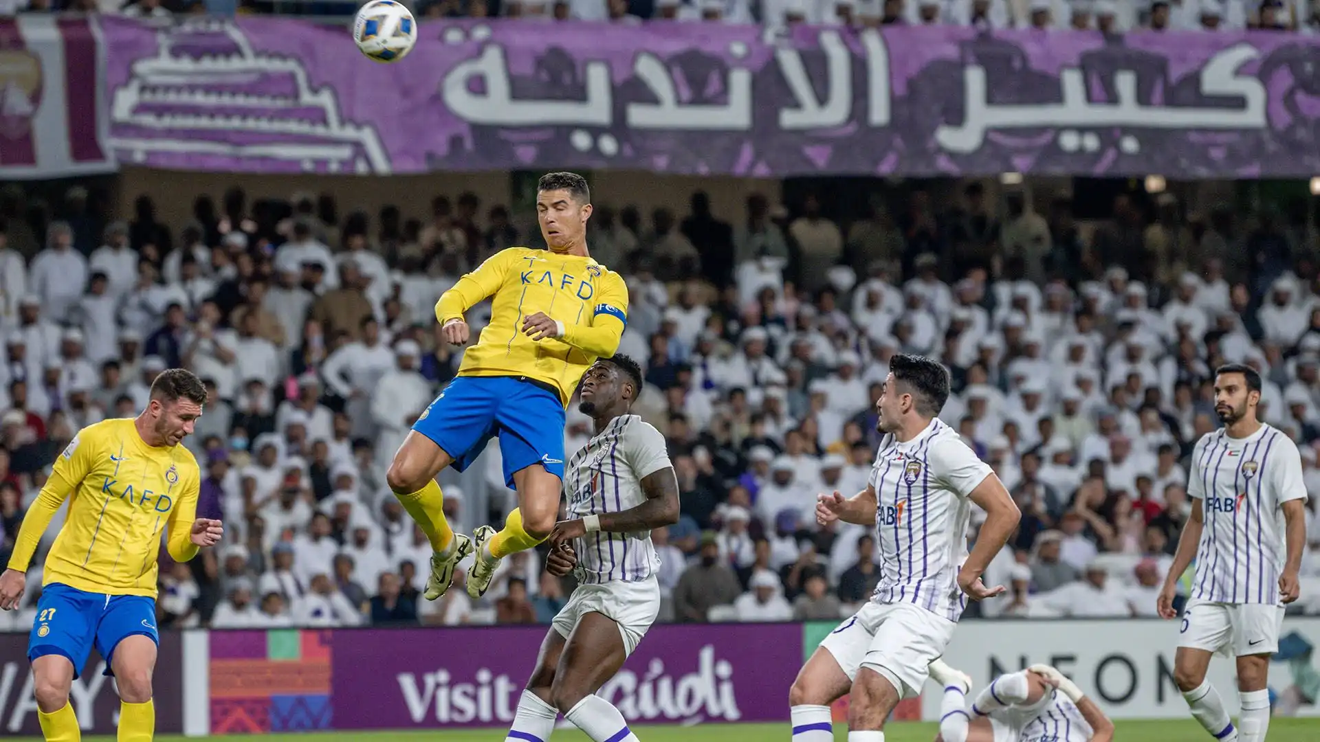 Ronaldo al termine della partita ha di nuovo battibeccato con i tifosi presenti: "Ci vediamo a Riyad", ha fatto intendere con un gesto della mano