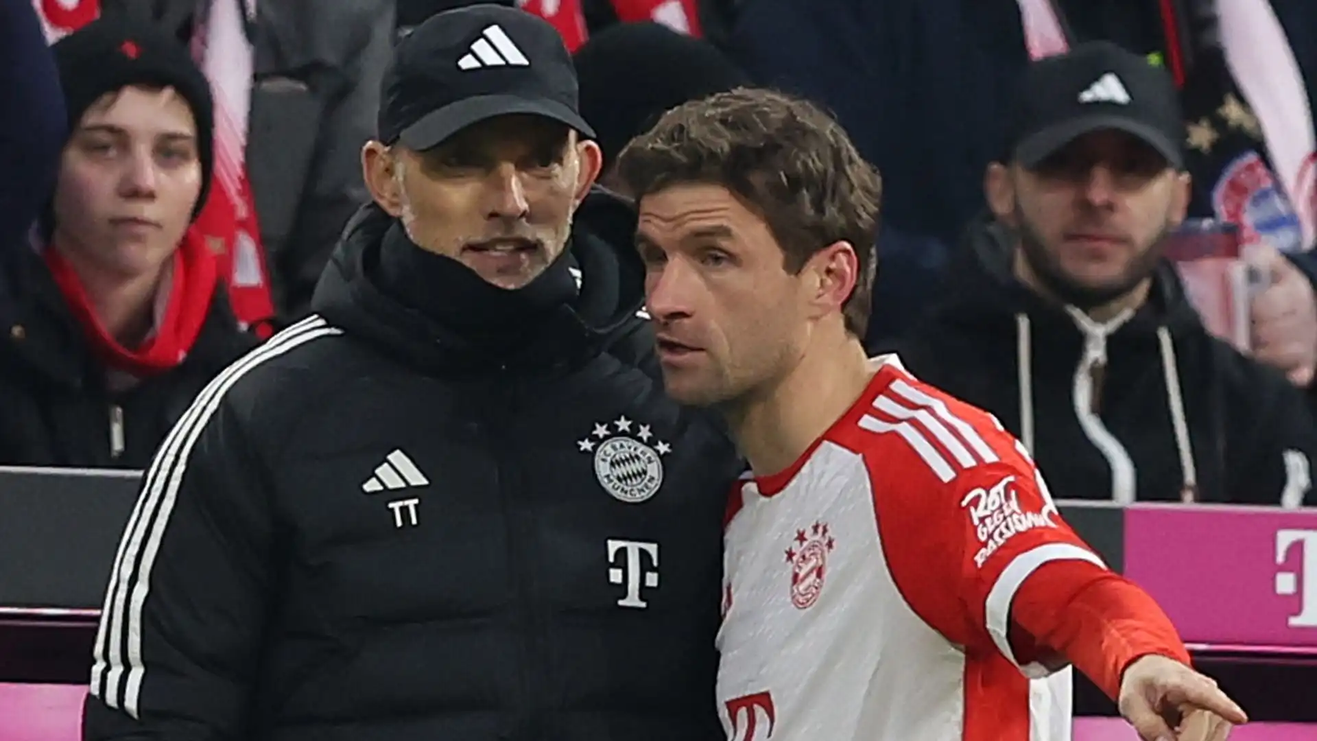 Thomas Tuchel ha annunciato l'addio al Bayern Monaco a fine stagione, ma tanti tifosi chiedono un cambio immediato in panchina