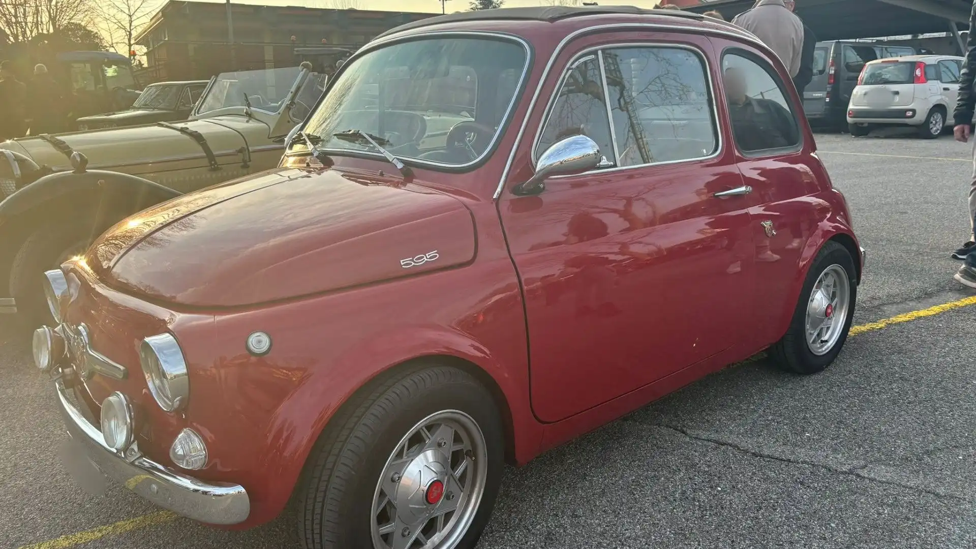 Questo modello è stato introdotto nello stesso anno in cui la Fiat presentò la Nuova 500