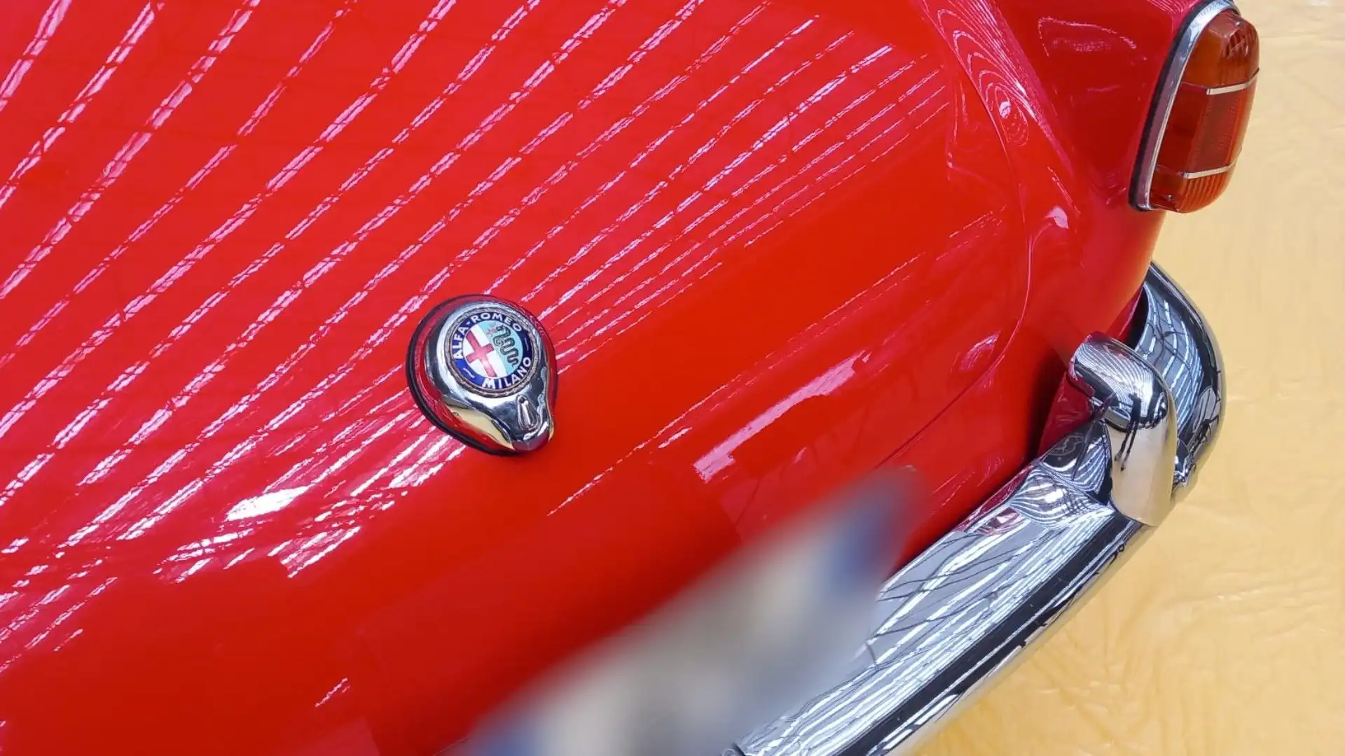 Tra il 1962 e il 1965, sono state prodotte circa 8.850 unità della Giulia Spider Normale e 1.091 della Veloce
