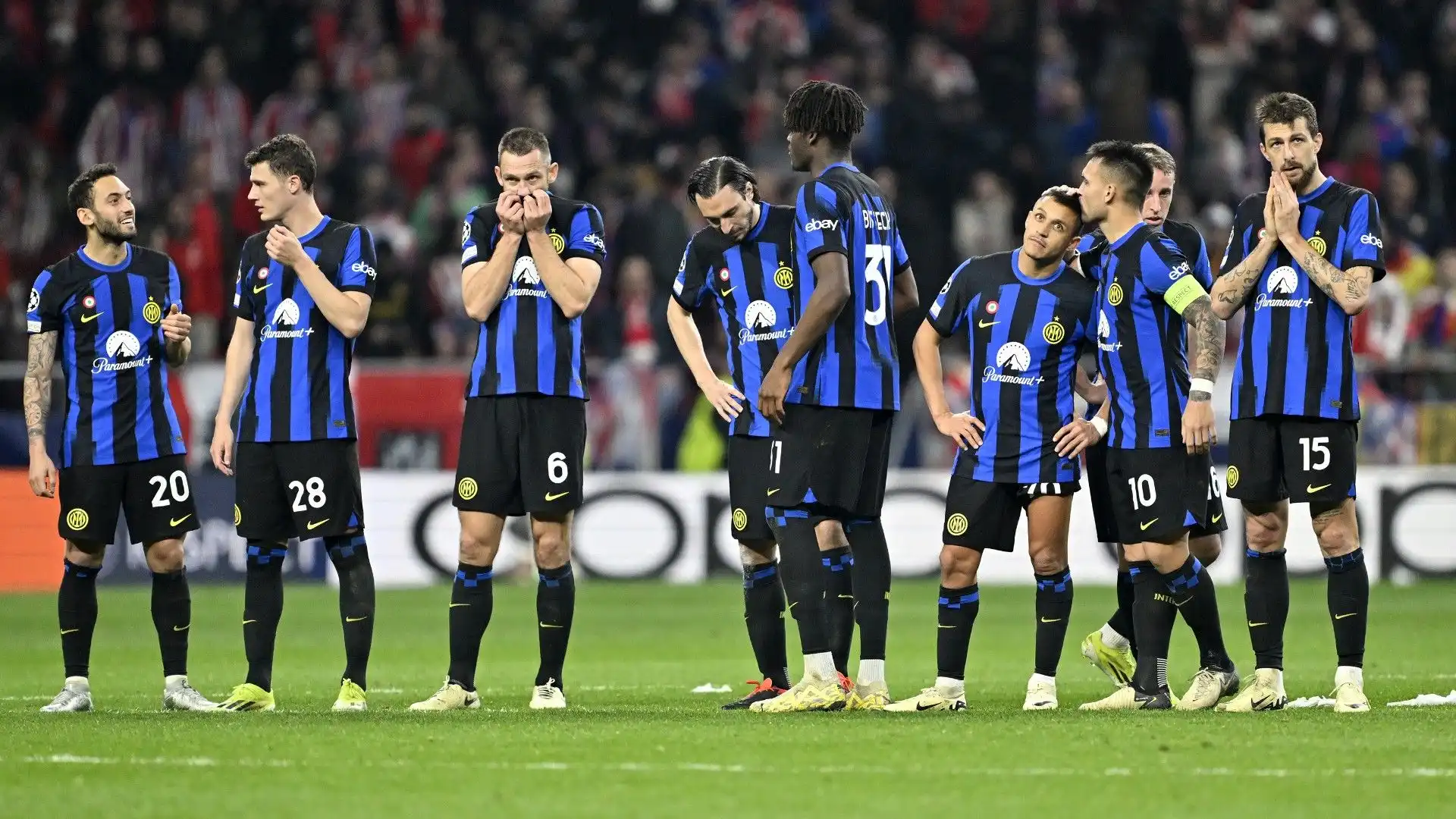 Inter eliminata dalla Champions League tra rabbia e delusione. Foto
