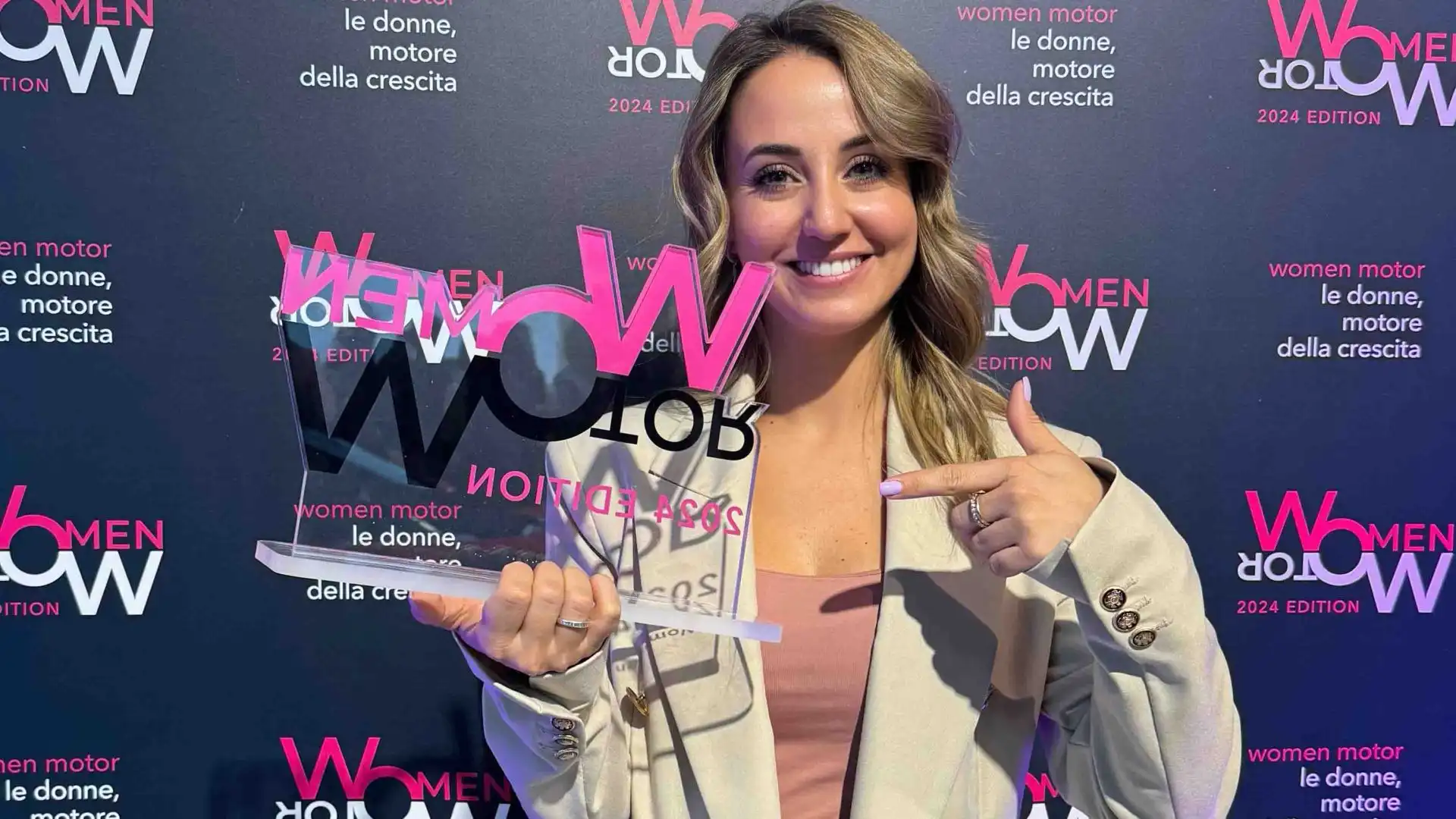 Questo 8 Marzo 2024 è stata premiata “WOMAN IN WOW” dalla Città e dall’Autodromo di Imola, insignita dell’onorificenza di “DozzAmbassador” dal Comune di Dozza.