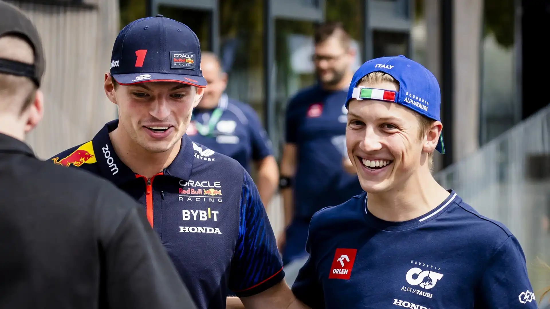 Il pilota di riserva della Red Bull Liam Lawson ha spiegato la sua ammirazione per Max Verstappen