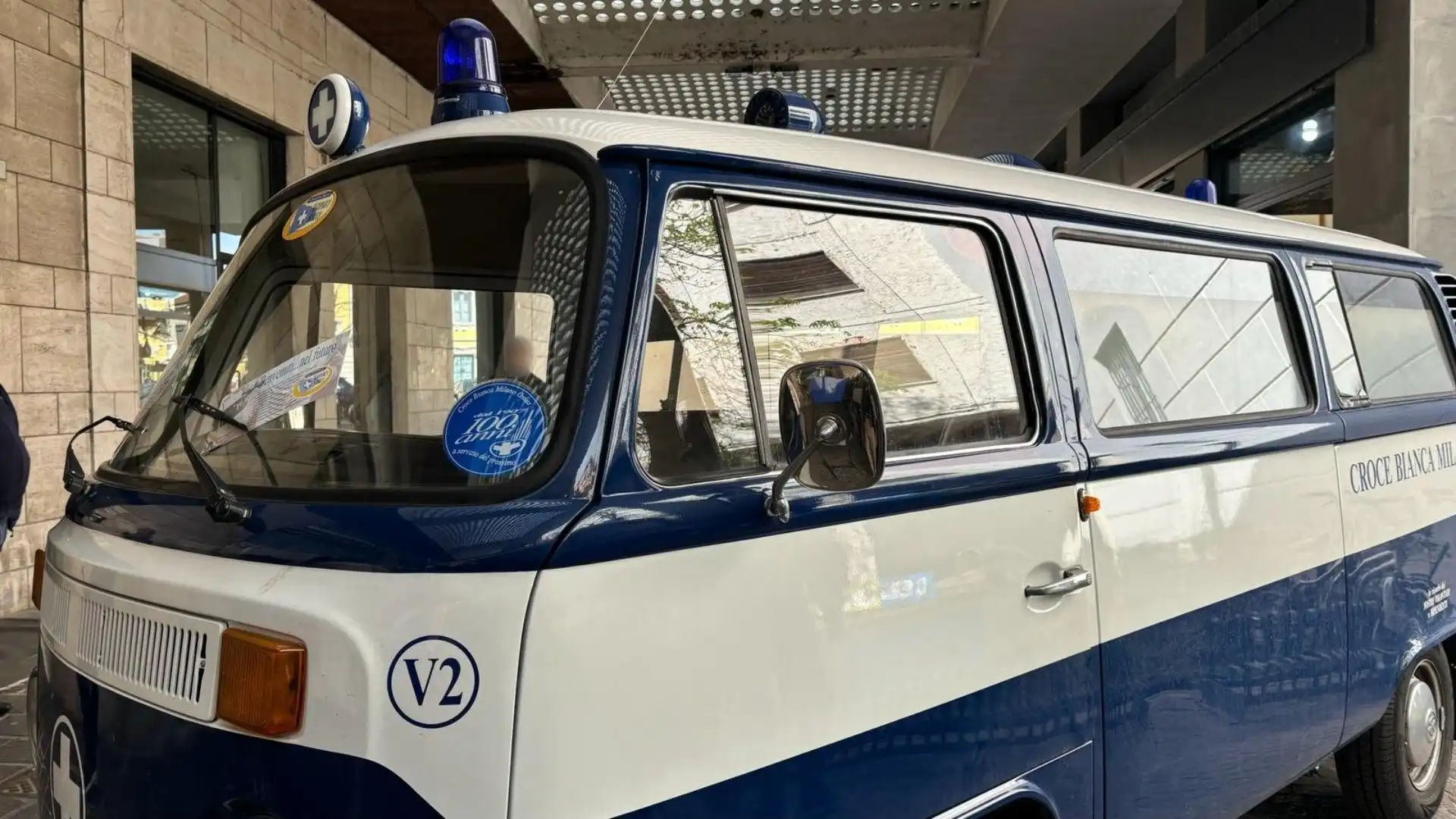 La Volkswagen T2 ambulanza era dotata di un sistema di illuminazione e segnalazione avanzato per garantire la visibilità in caso di emergenza