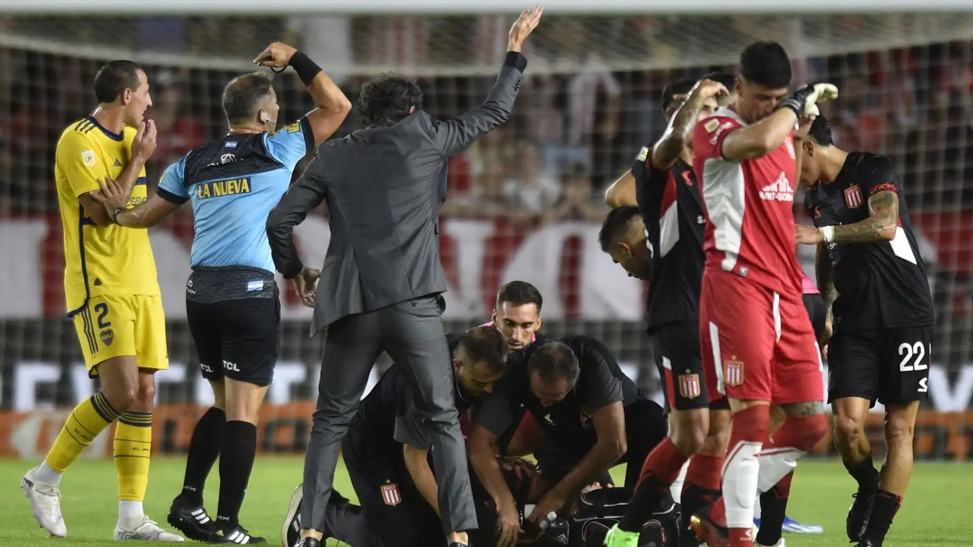 Momenti di grande paura nel match del campionato argentino tra Estudiantes e Boca Juniors