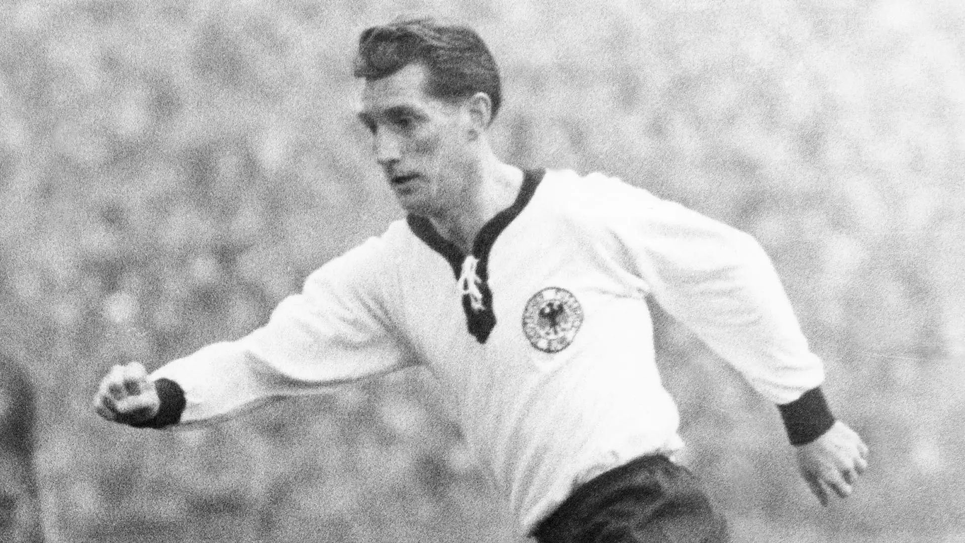 9- Fritz Walter disputò con la nazionale della Germania Ovest 61 partite e realizzò 33 gol, vincendo il campionato del mondo 1954