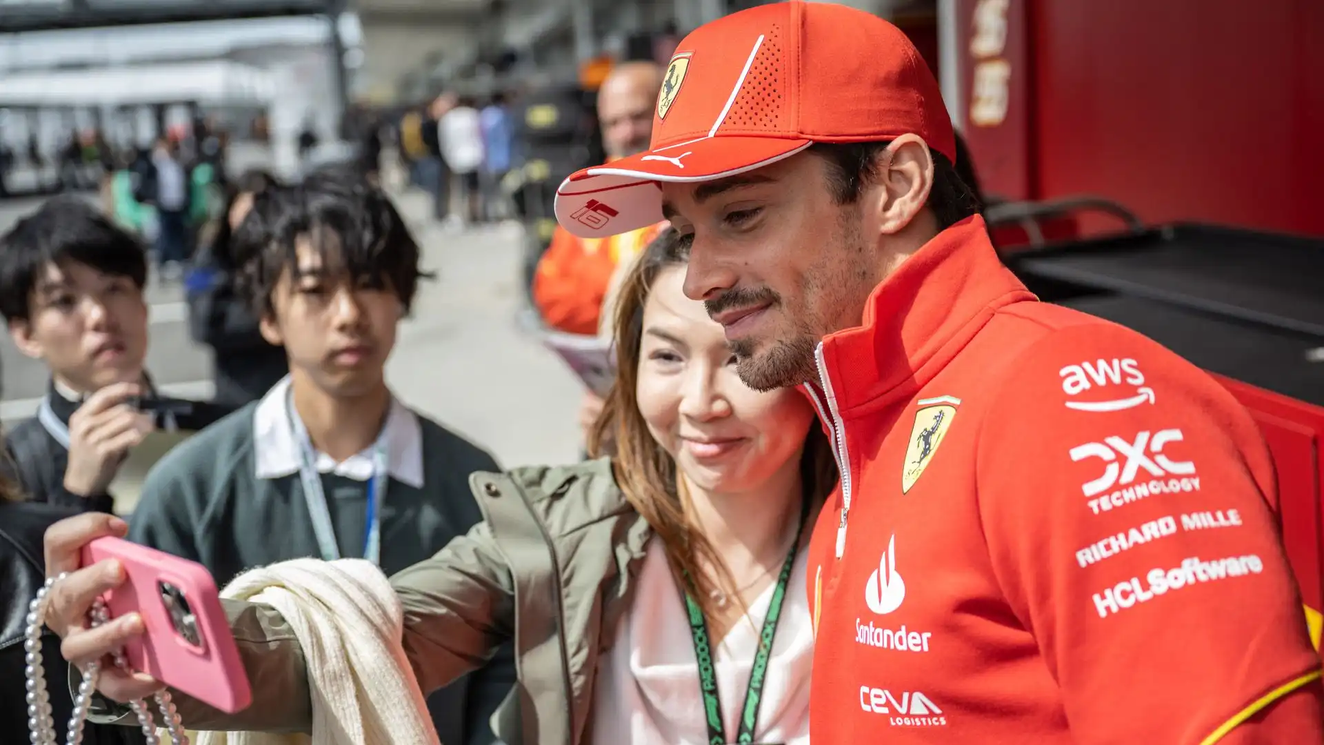 Grande accoglienza per i campioni della F1 a Suzuka