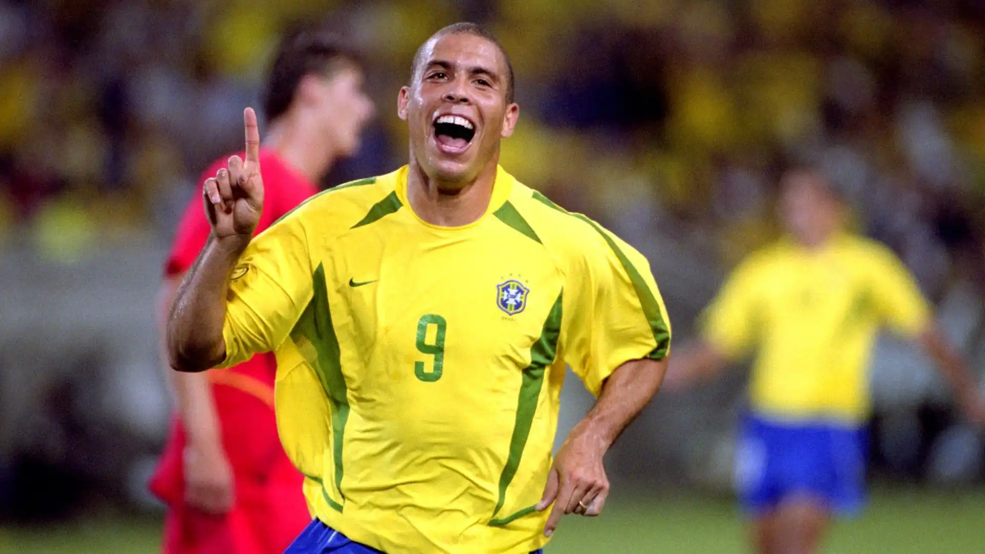 2- Nonostante i gravissimi infortuni è riuscito a giocare a livelli altissimi per anni: Ronaldo