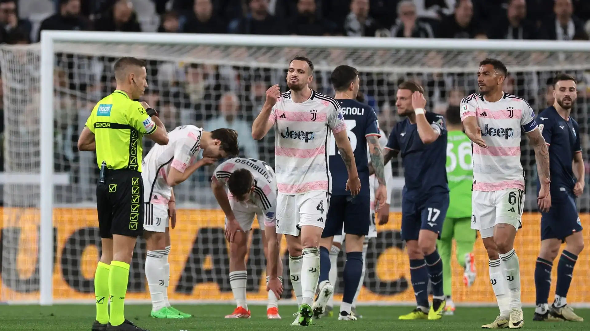 Il rigore concesso alla Juventus nella partita contro la Lazio e poi revocato dall'arbitro Massa su segnalazione del Var sta facendo discutere