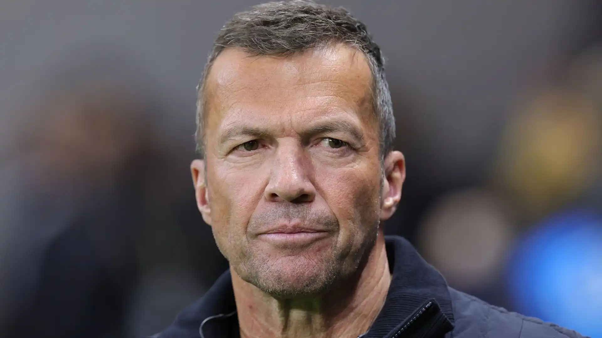 Strunz suggerisce diversi candidati per un successore a breve termine fino alla fine della stagione, tra cui la leggenda Lothar Matthäus