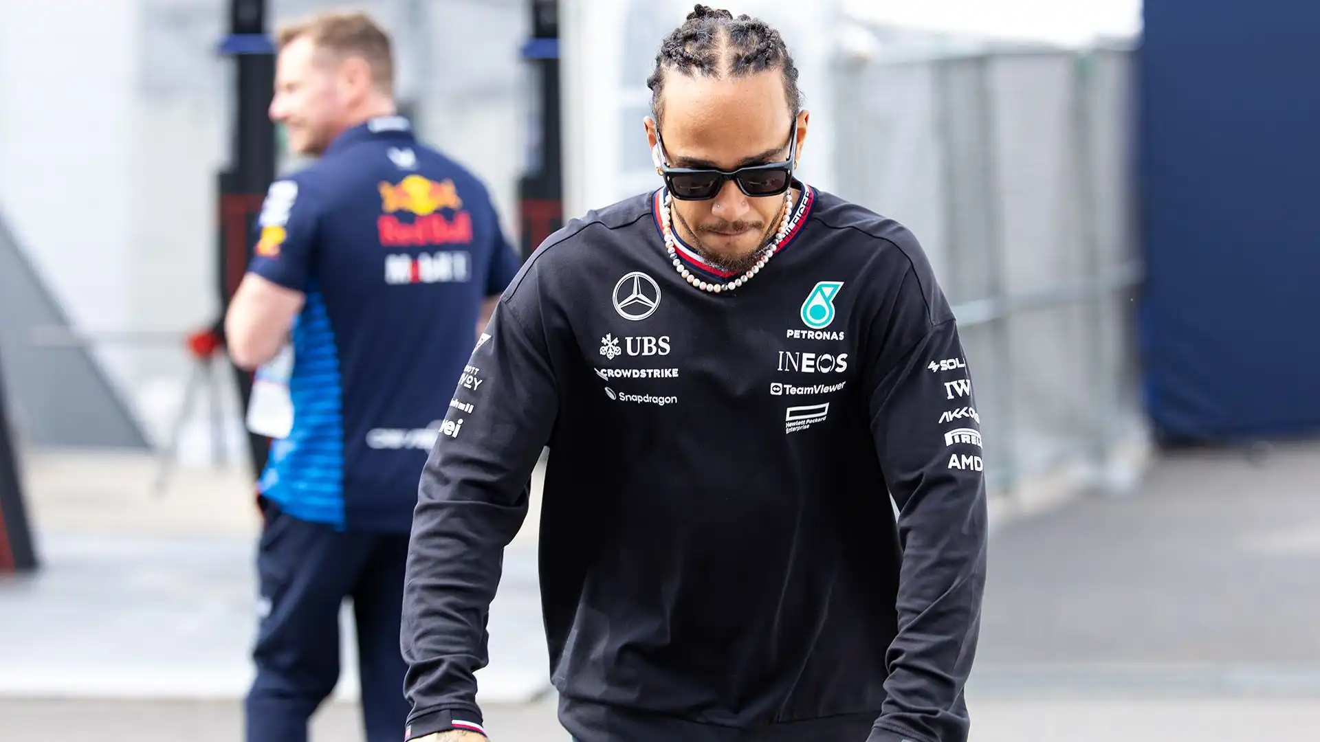 Hamilton ha intanto fatto la differenza con la pista bagnata in Cina