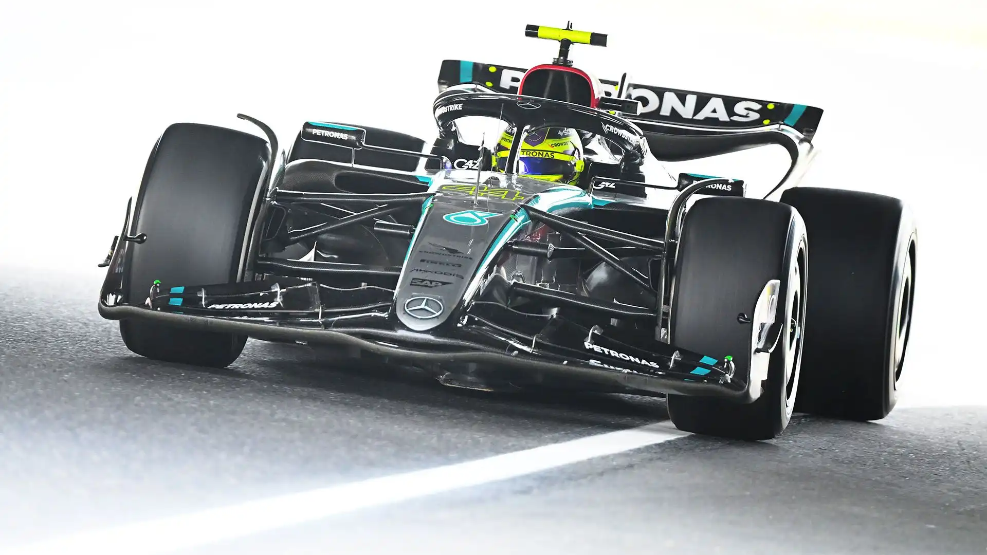 Hamilton ha ottenuto appena 10 punti nelle prime quattro gare del Mondiale