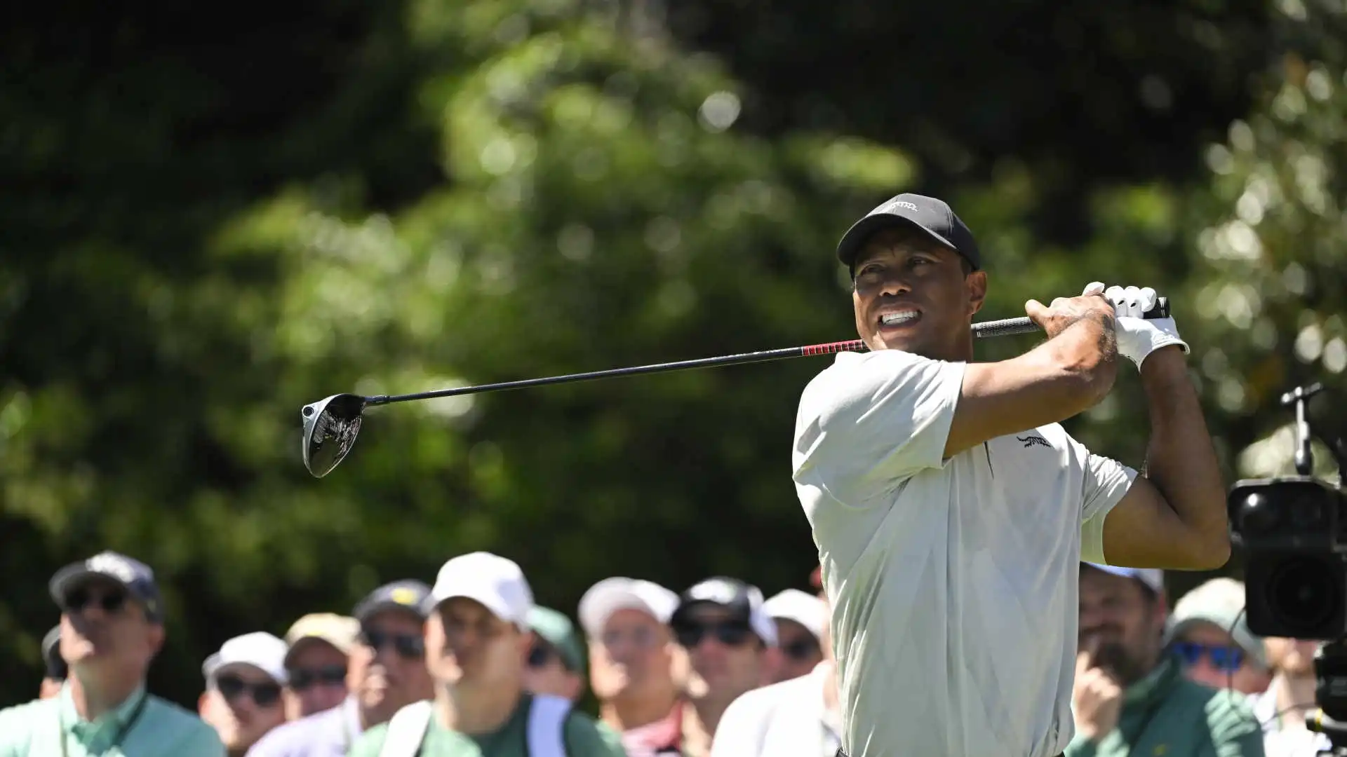 2- Secondo posto per la leggenda Tiger Woods: 2.66 miliardi di dollari