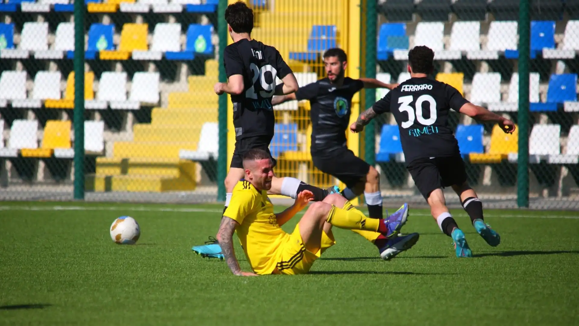 In caso di parata il portiere quindi non dovrebbe fare i conti con un tap in mentre è a terra.