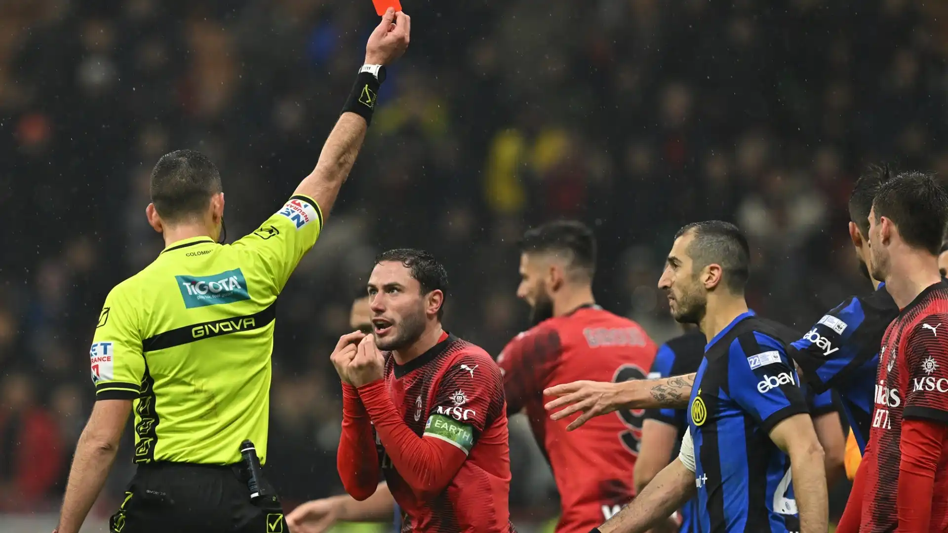 Il capitano del Milan è stato punito per una sbracciata su Frattesi
