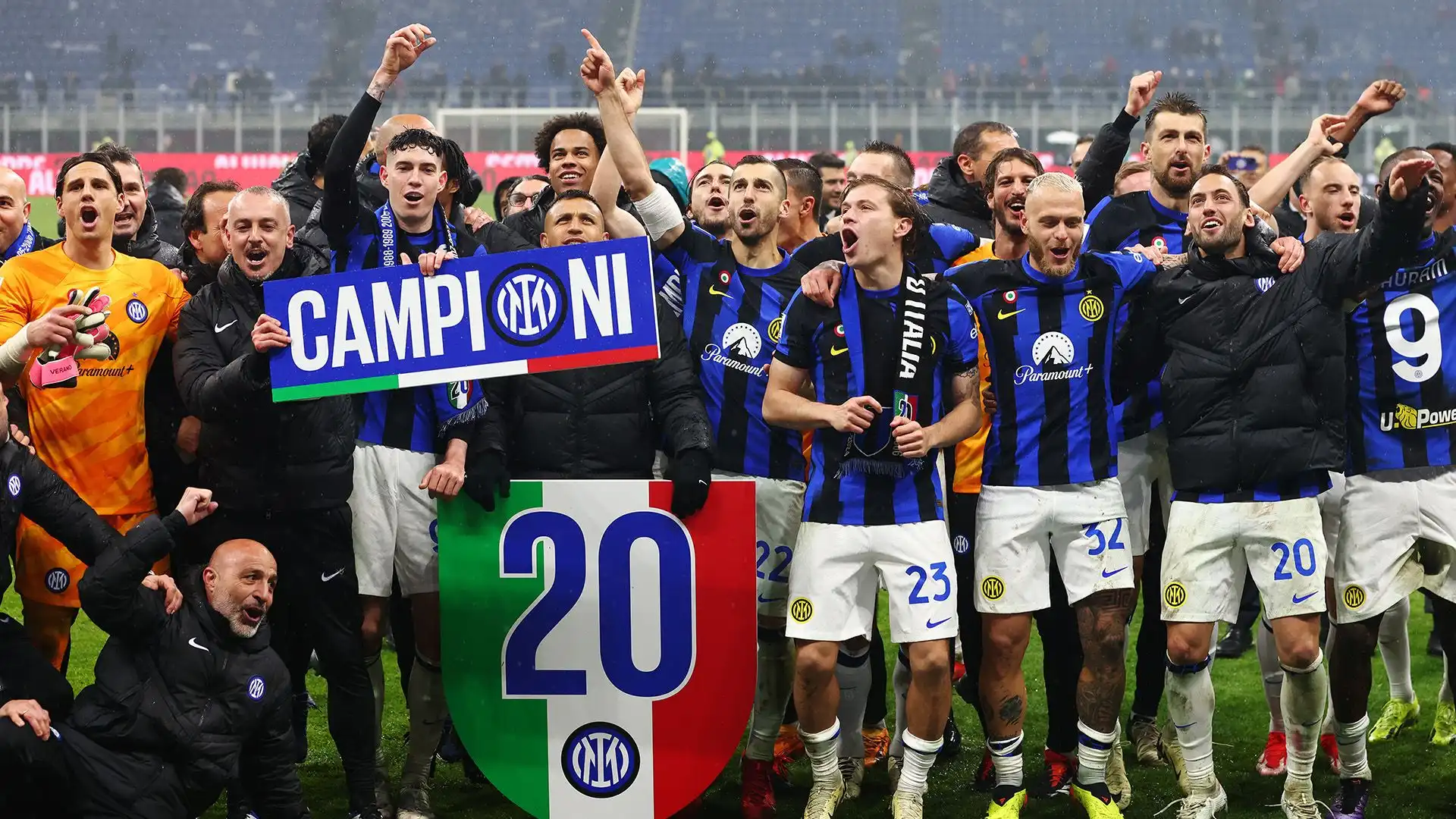 Per l'Inter la grande soddisfazione di festeggiare davanti ai cugini rossoneri