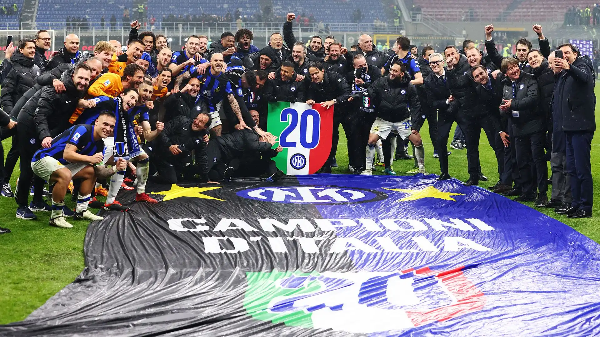 Delirio Inter a San Siro per il ventesimo scudetto