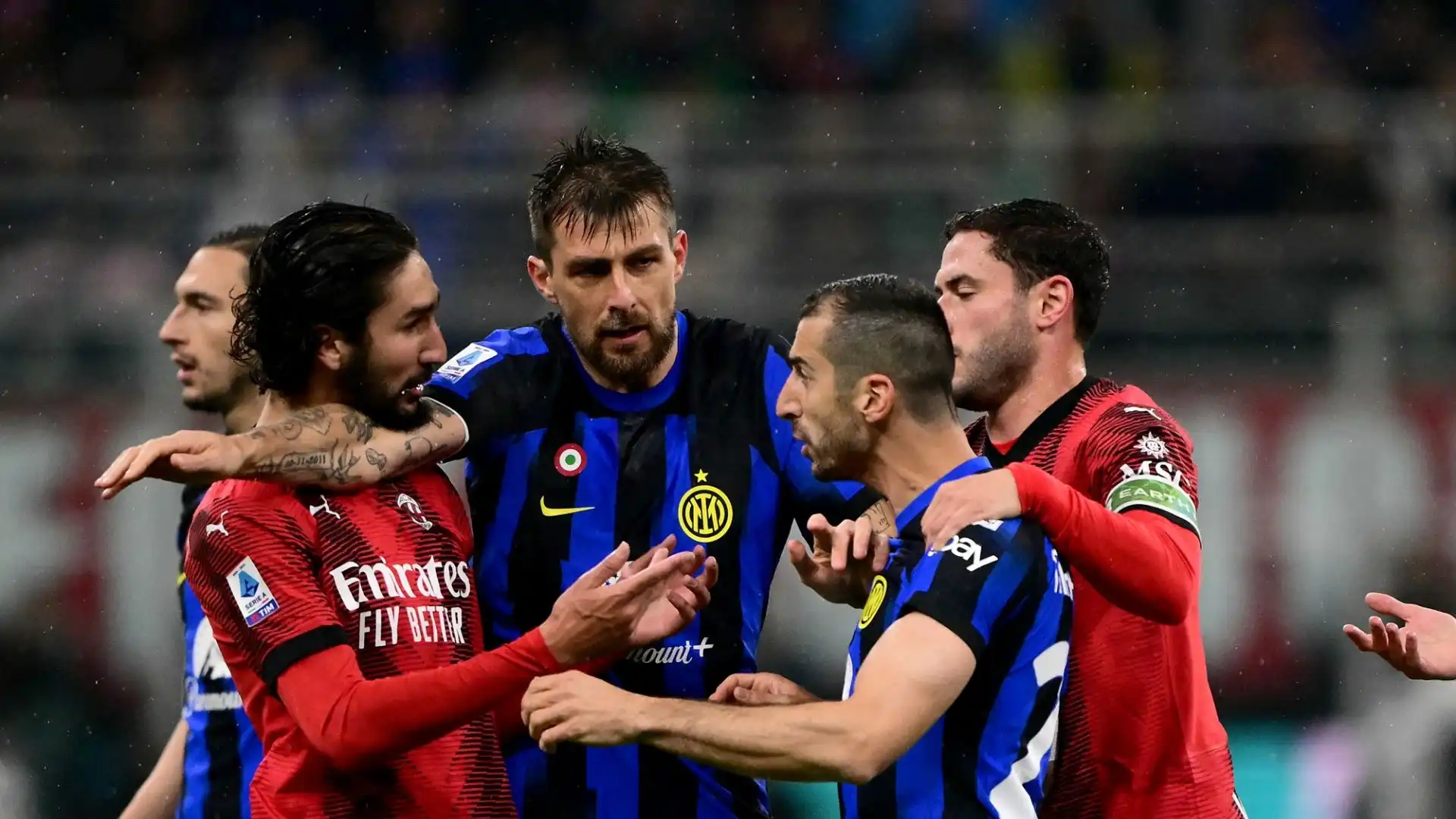 I due giocatori sono venuti a contatti, Acerbi ha provato a fare da paciere, con lui il capitano del Milan Calabria
