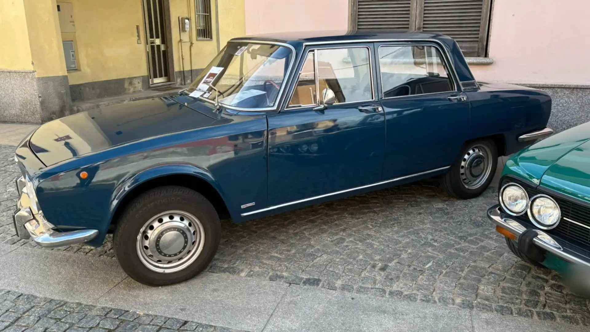 Comodità e potenza: le immagini di una bellissima Alfa Romeo 1750