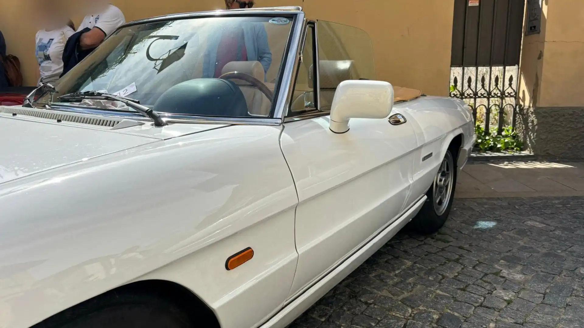 L'Alfa Romeo Duetto Spider fece il suo debutto ufficiale al Salone di Ginevra del 1966