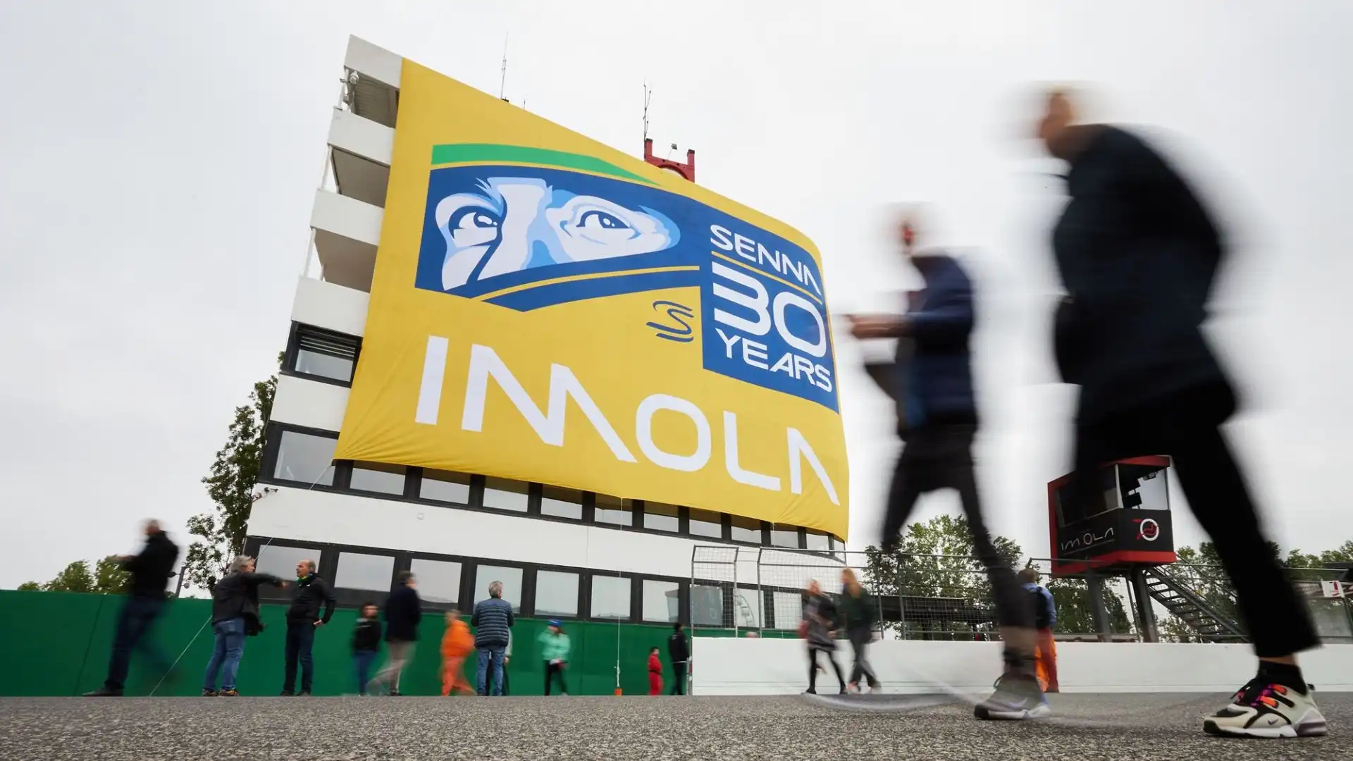 All'autodromo Enzo e Dino Ferrari anche il vicepremier Antonio Tajani e i ministri degli esteri di Brasile e  Austria, Mauro Vieira, e Alexander Schallenberg