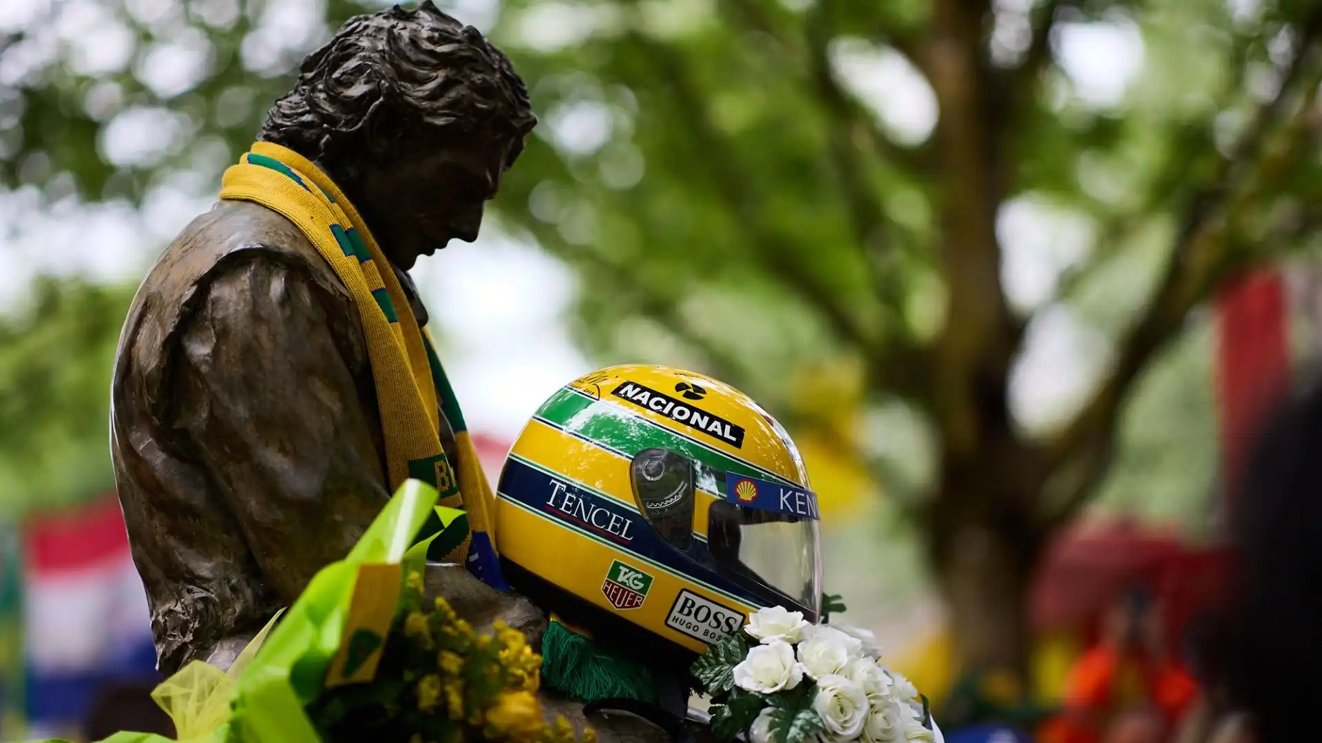 Tanti tifosi di Formula 1 sono accorsi ad Imola per commemorare Ayrton Senna e Roland Ratzenberg a 30 anni dalla loro tragica scomparsa