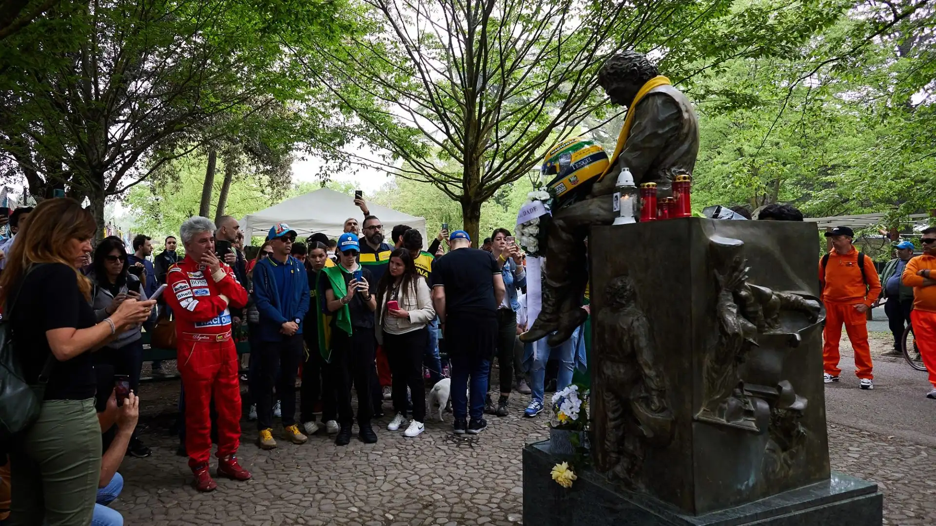 Il pellegrinaggio di tifosi di tutte le nazioni è stato incessante