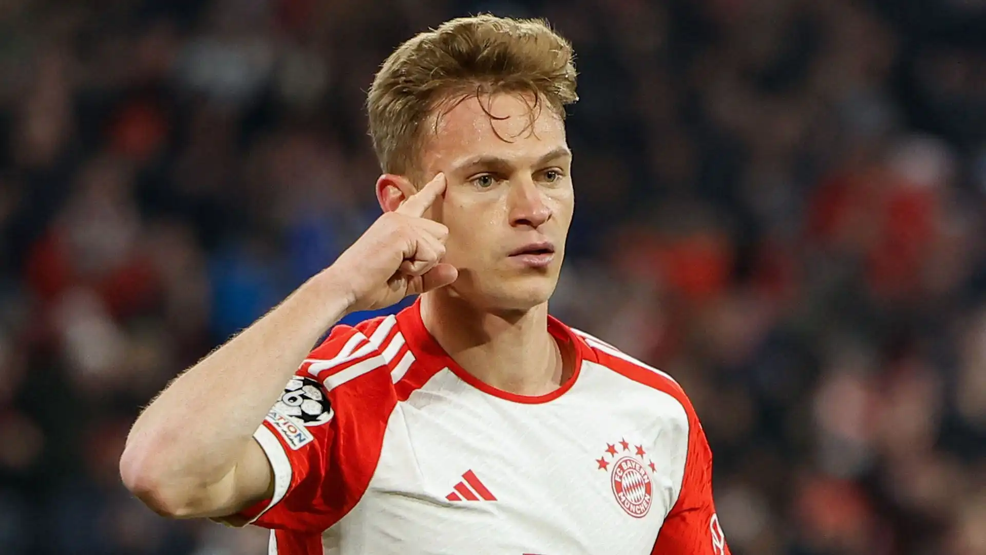 Joshua Kimmich blocca tutto e rimanda le discussioni con il Bayern Monaco. Foto
