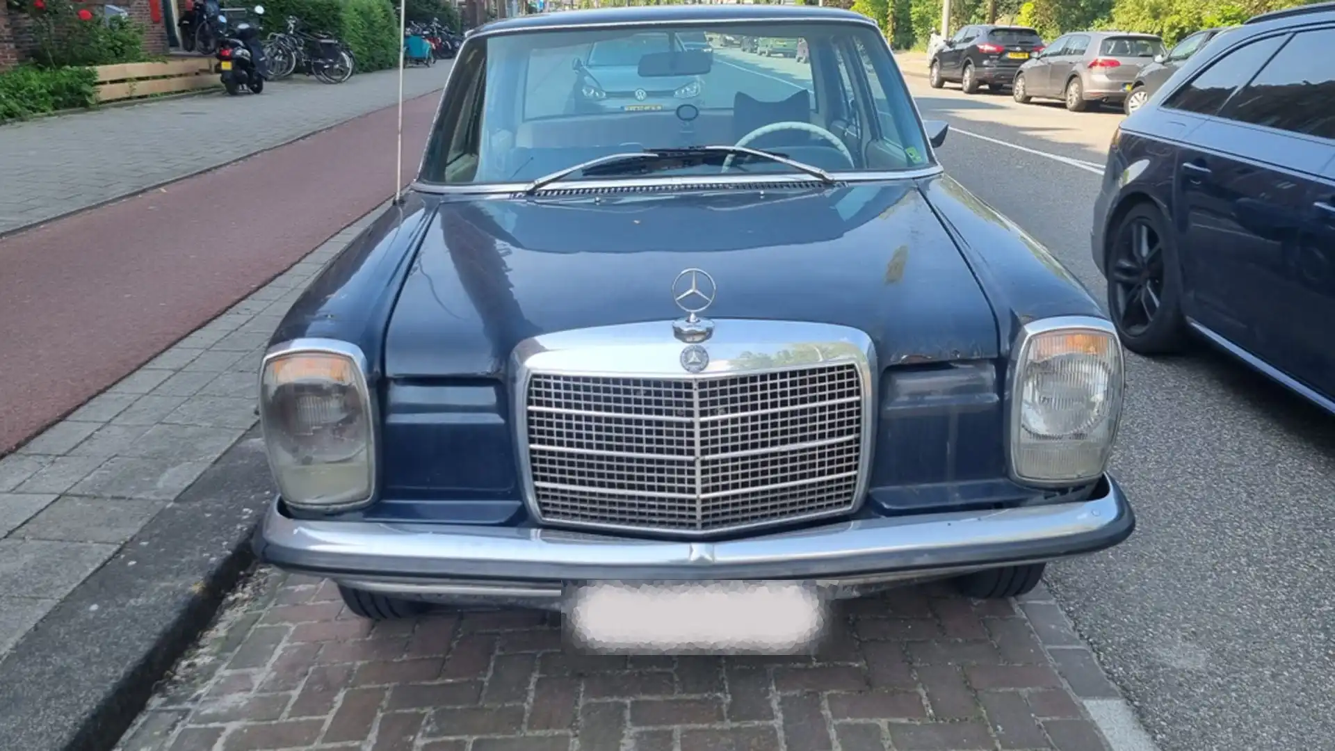 Questa Mercedes 220 ha 52 anni