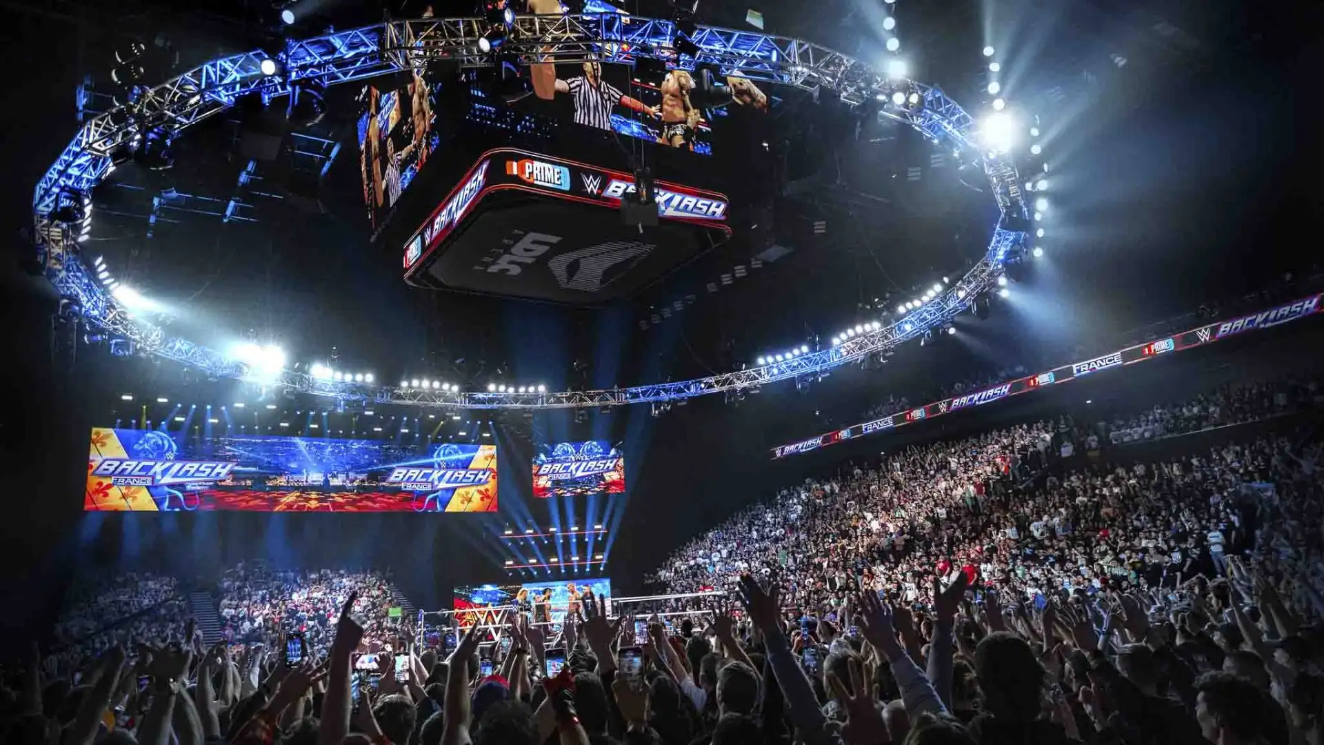 La notizia più importante però è che la WWE sta davvero pensando di organizzare un Premium Live Event in Italia.