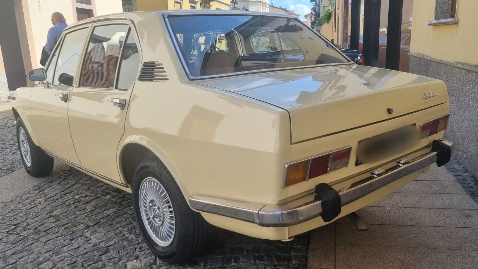 Prodotta tra il 1972 e il 1984, ha superato i 475.000 esemplari, con altri 137.000 della versione coupé, l'Alfetta GTV