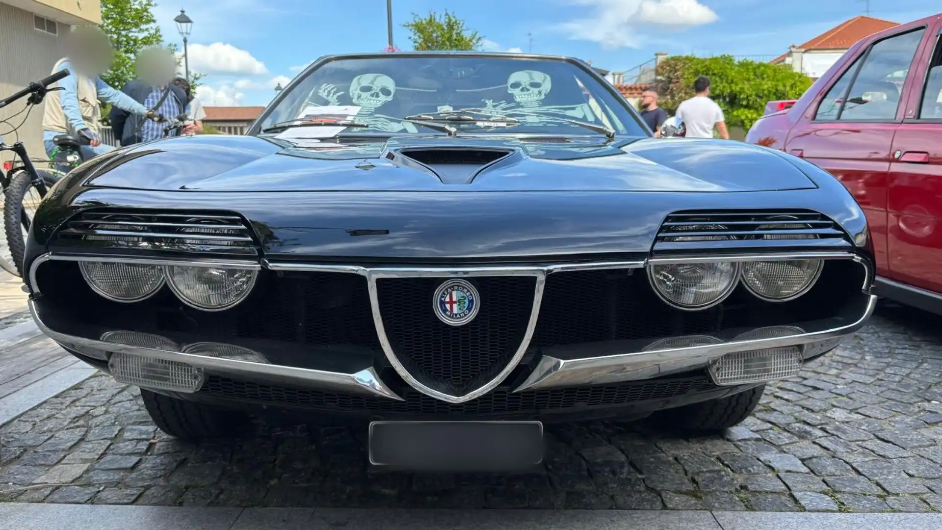 Le foto di una rara e splendida Alfa Romeo Montreal: un'auto impressionante