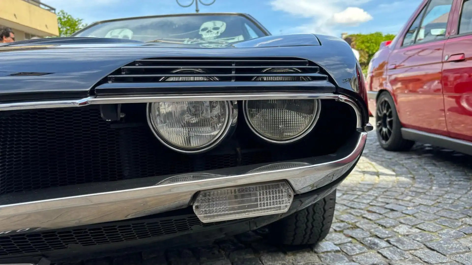 Si tratta di un'Alfa Romeo Montreal, prodotta tra il 1970 e il 1977 in appena 3'925 esemplari