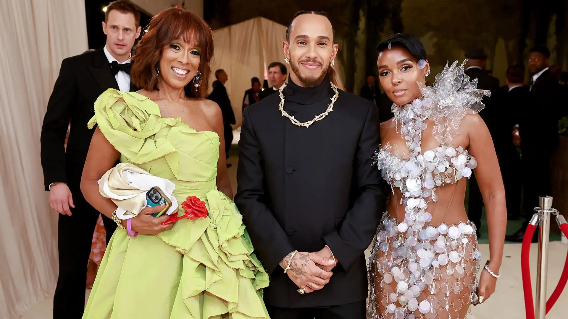 Sempre attento all'alta moda, Hamilton ha presenziato al Costume Institute Gala, evento mondano d'eccezione organizzato dal 1948