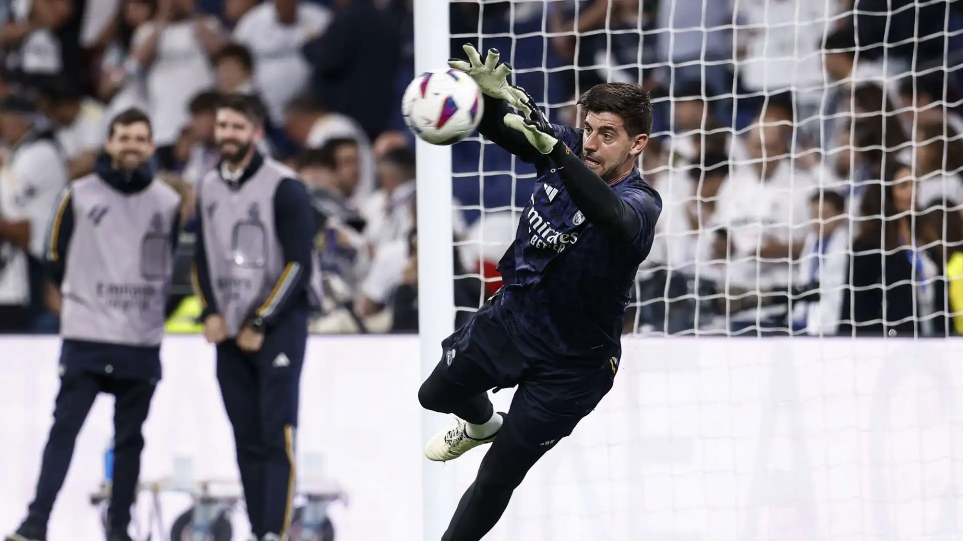 Il tecnico del Real Madrid deve scegliere se schierare in porta Andrij Lunin o il rientrante Thibaut Courtois