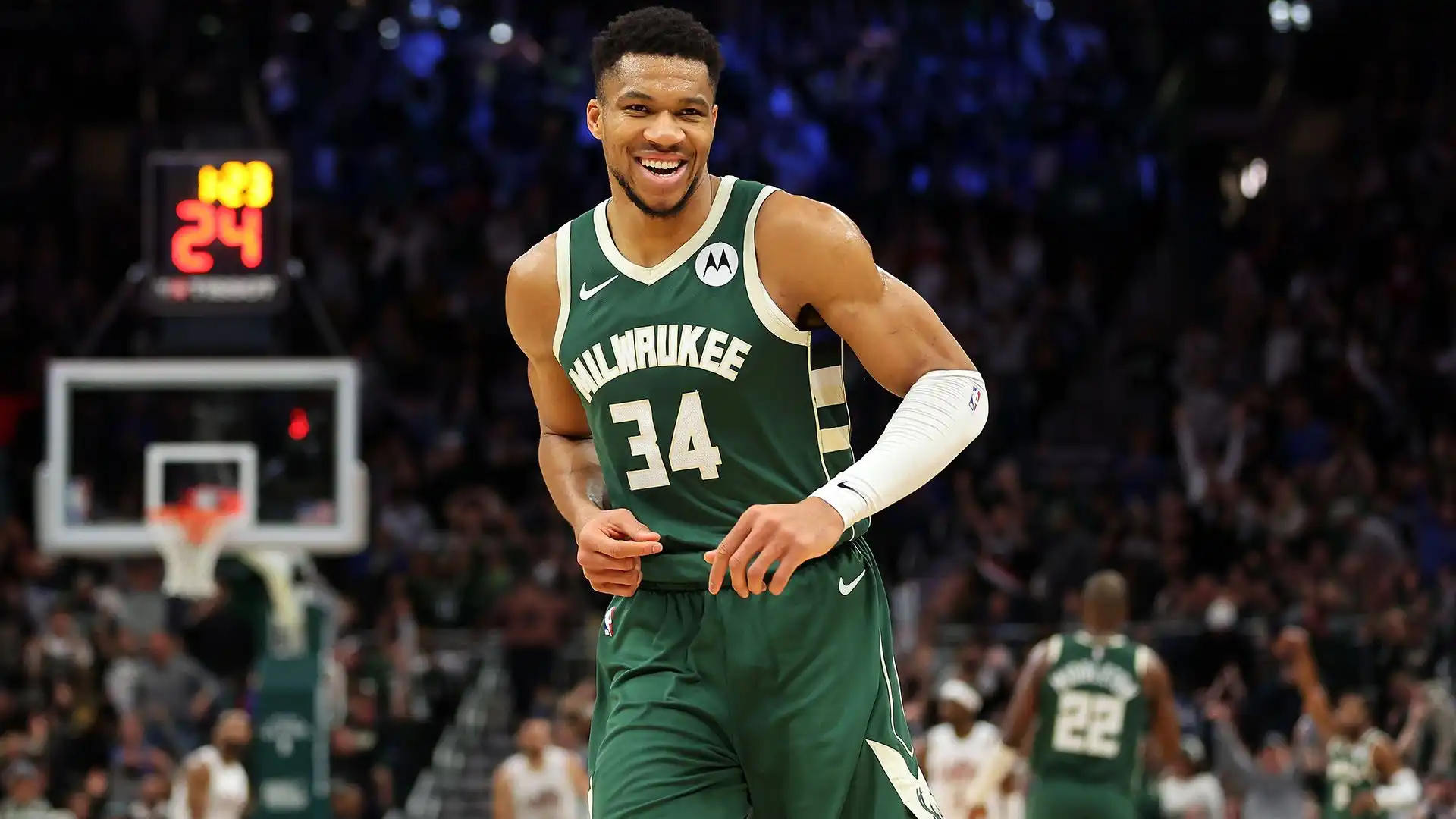 5 Giannis Antetokounmpo (Basket): il top player di Milwaukee ha guadagnato 111 milioni di dollari