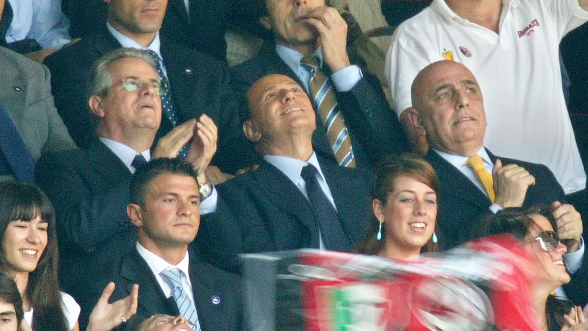 Berlusconi e Galliani osservano ammirati le sue gesta