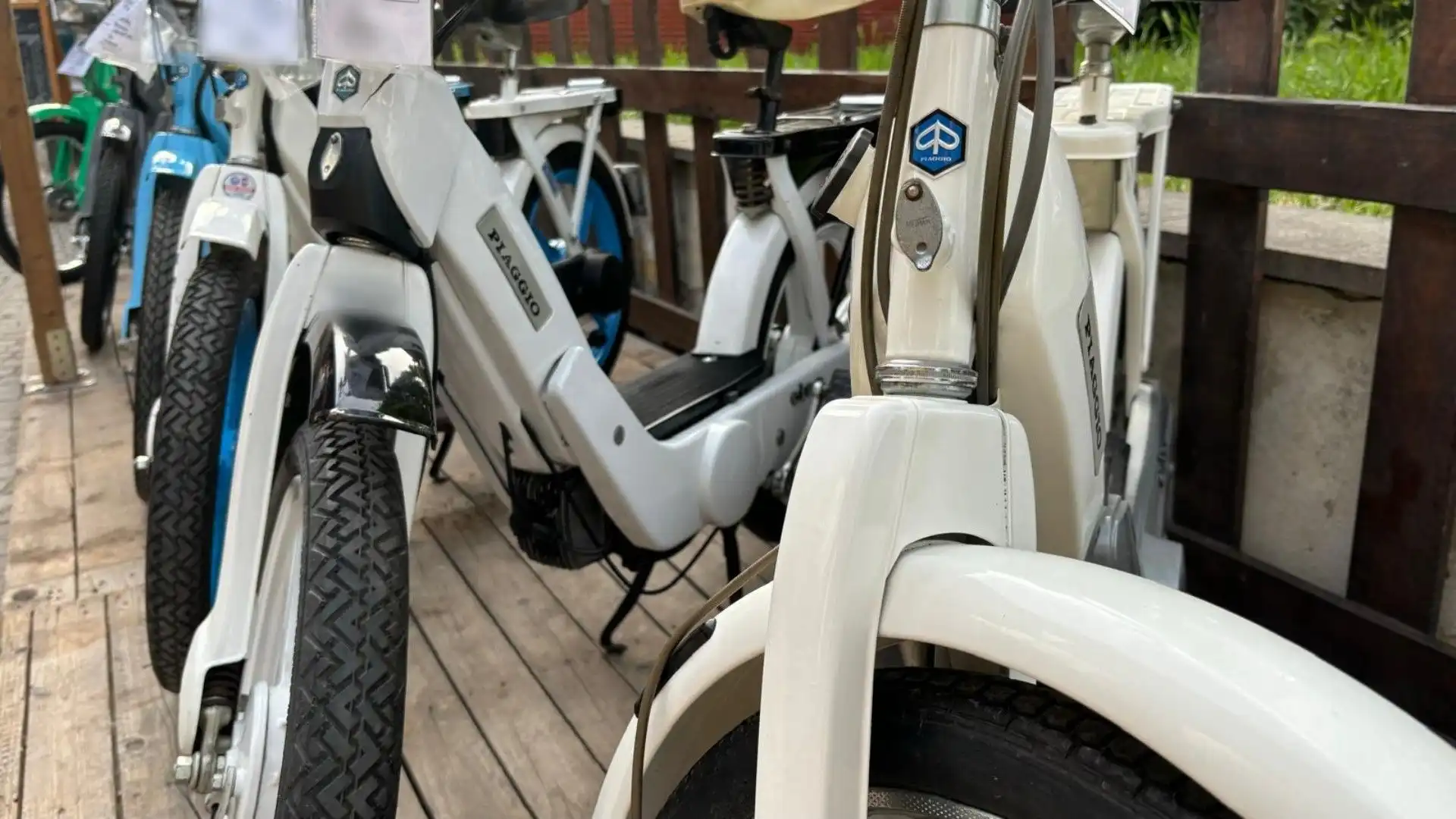 Il ciclomotore è dotato di pedali che permettono di utilizzarlo anche come una bicicletta in caso di necessità