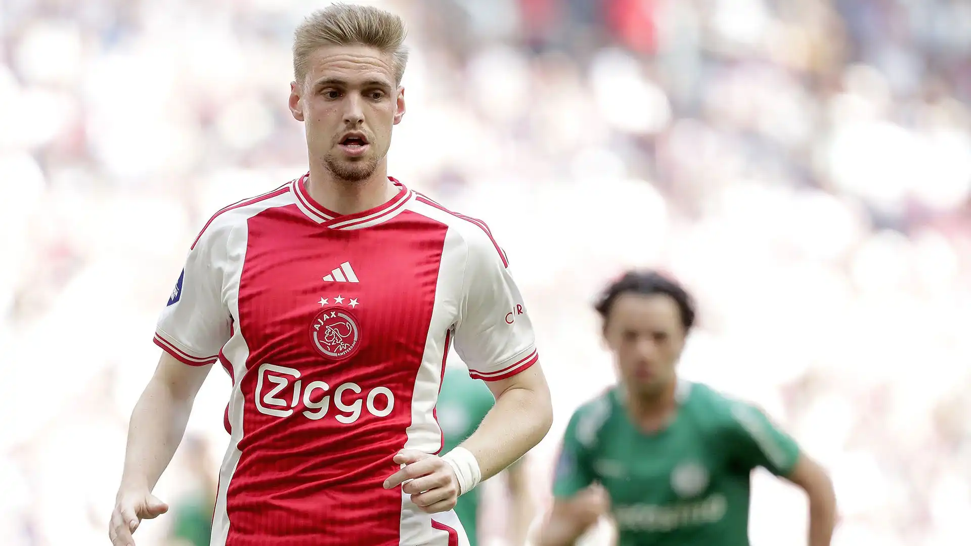 Ha un contratto con l'Ajax fino al 2027 ma per la giusta offerta potrebbe trasferirsi