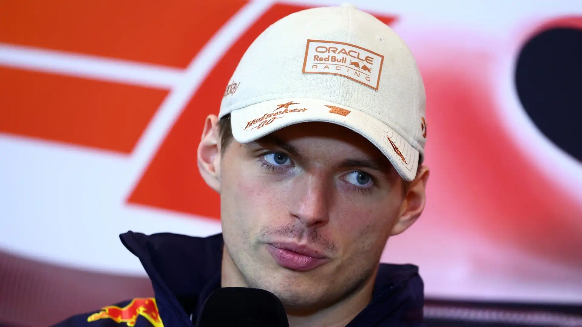 Il pilota britannico a F1 Maximaal.nl ha difeso indirettamente Verstappen