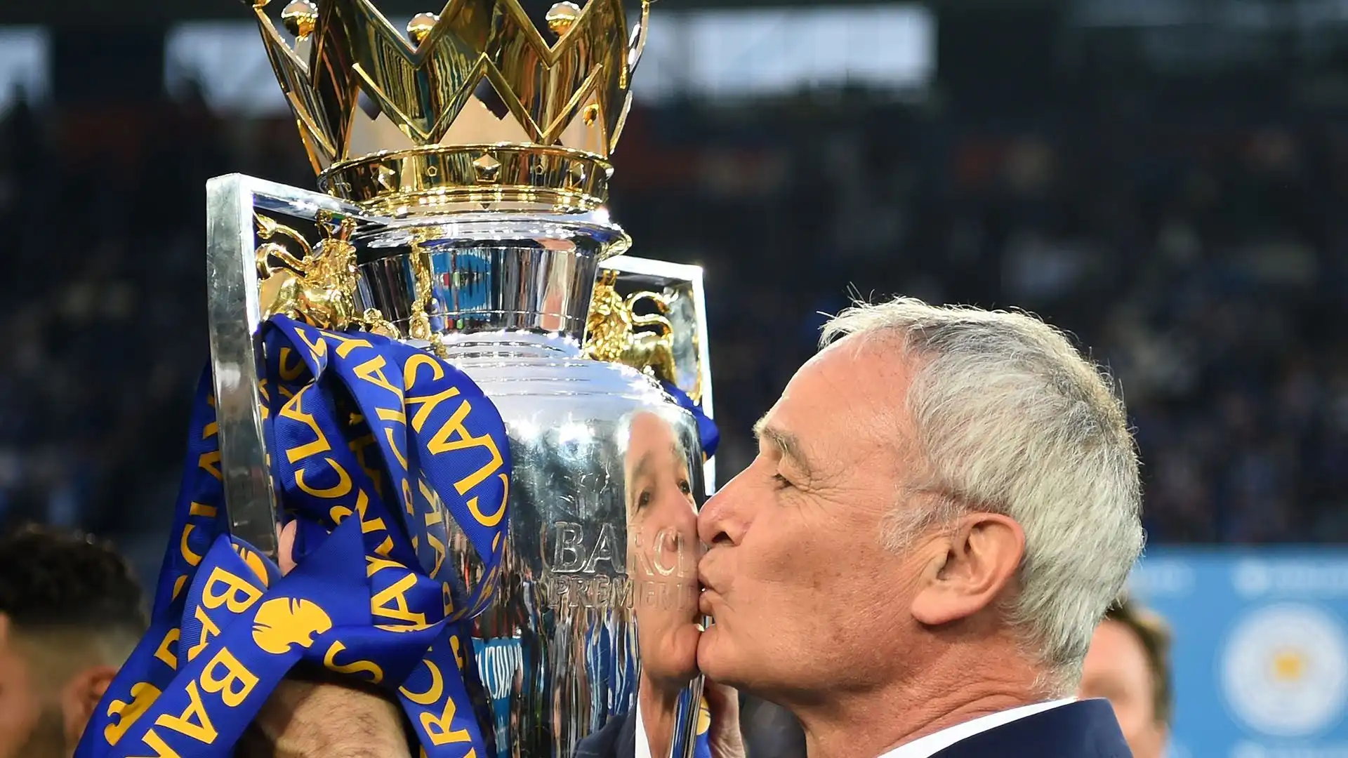 Il 2015-2016 è la stagione della gloria: Ranieri sale alla ribalta internazionale con l'incredibile vittoria della Premier League alla guida del Leicester City