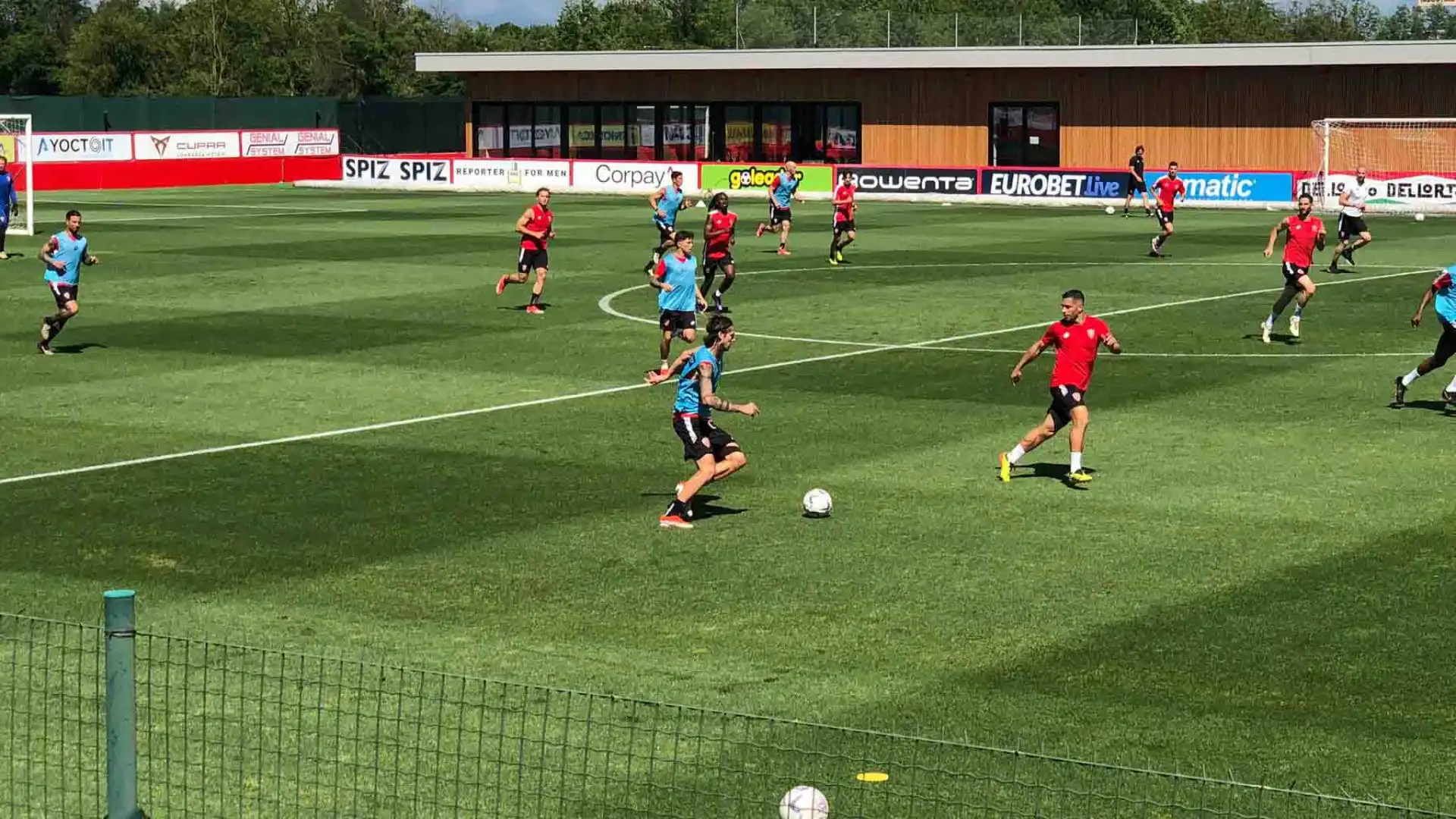 Martedì pomeriggio hanno effettuato una partitella a campo ridotto ad alti ritmi.