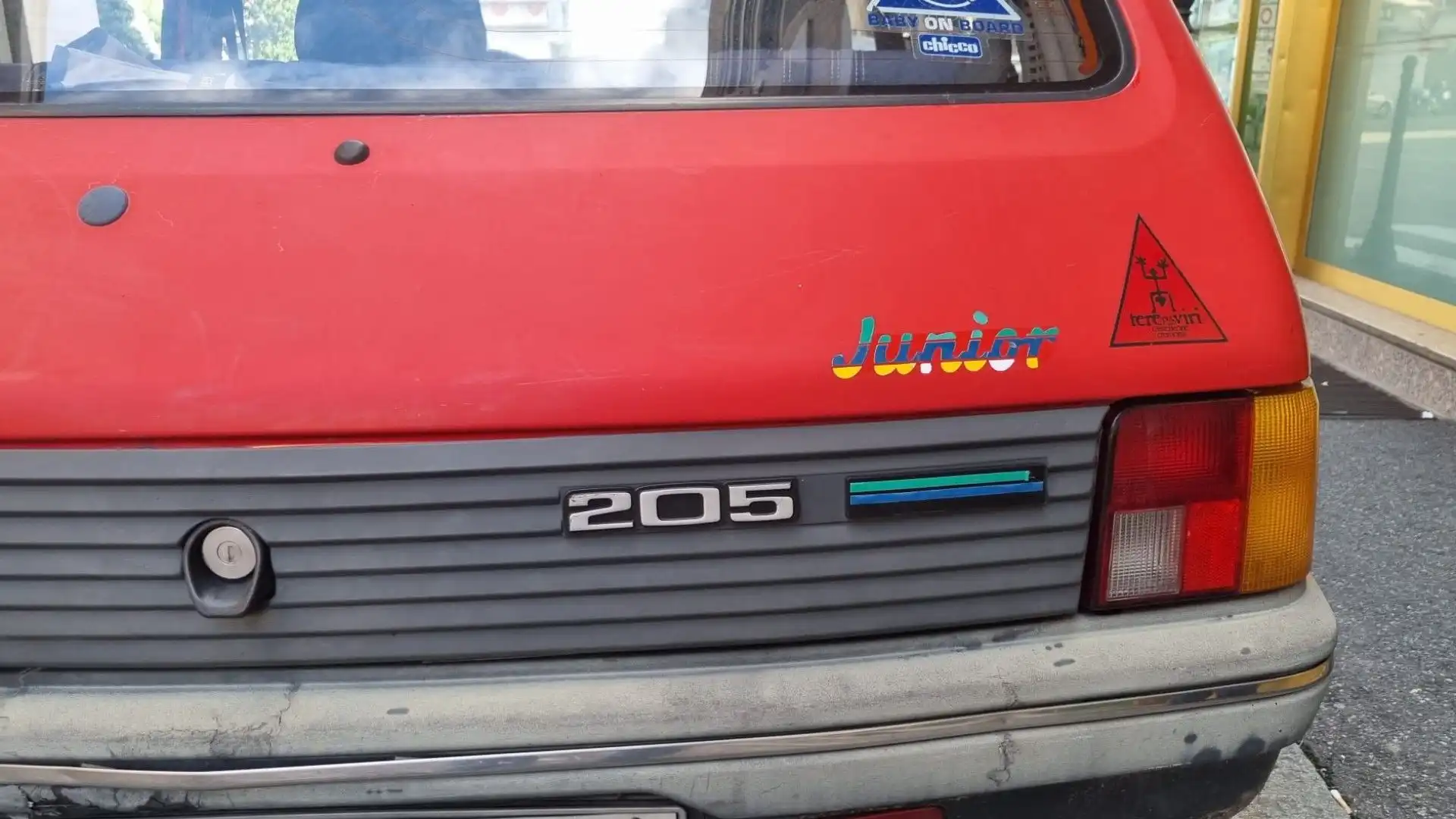 La Peugeot 205 Junior è stata una delle auto più iconiche degli anni '80