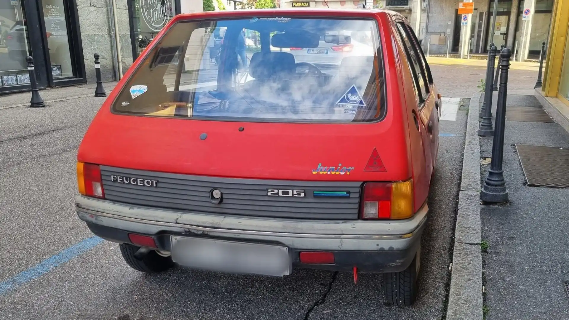 Anche oggi, la Peugeot 205 Junior è apprezzata per il suo stile retrò e il fascino vintage