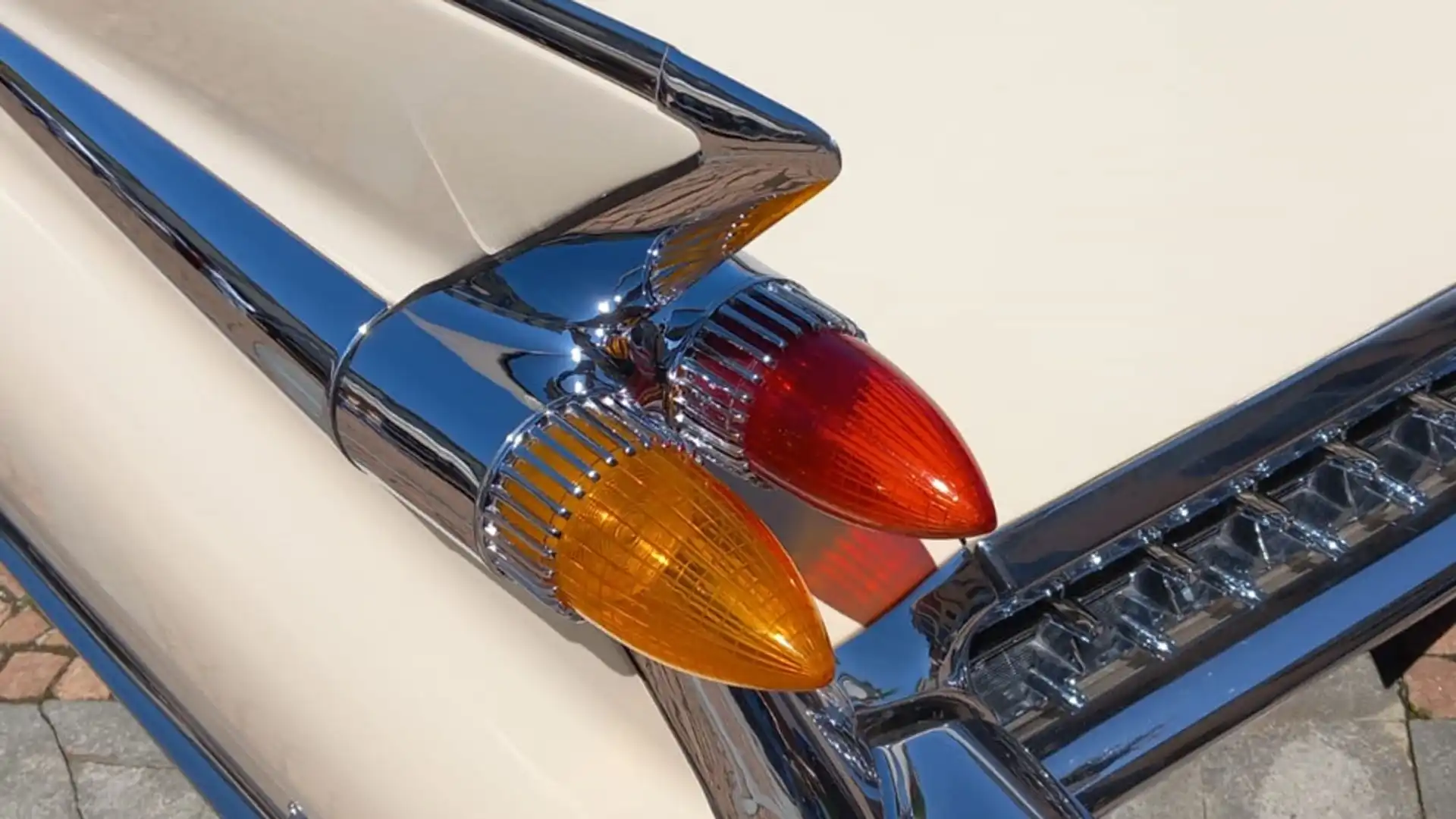Si tratta della prima Cadillac hard-top quattro porte prodotta in serie