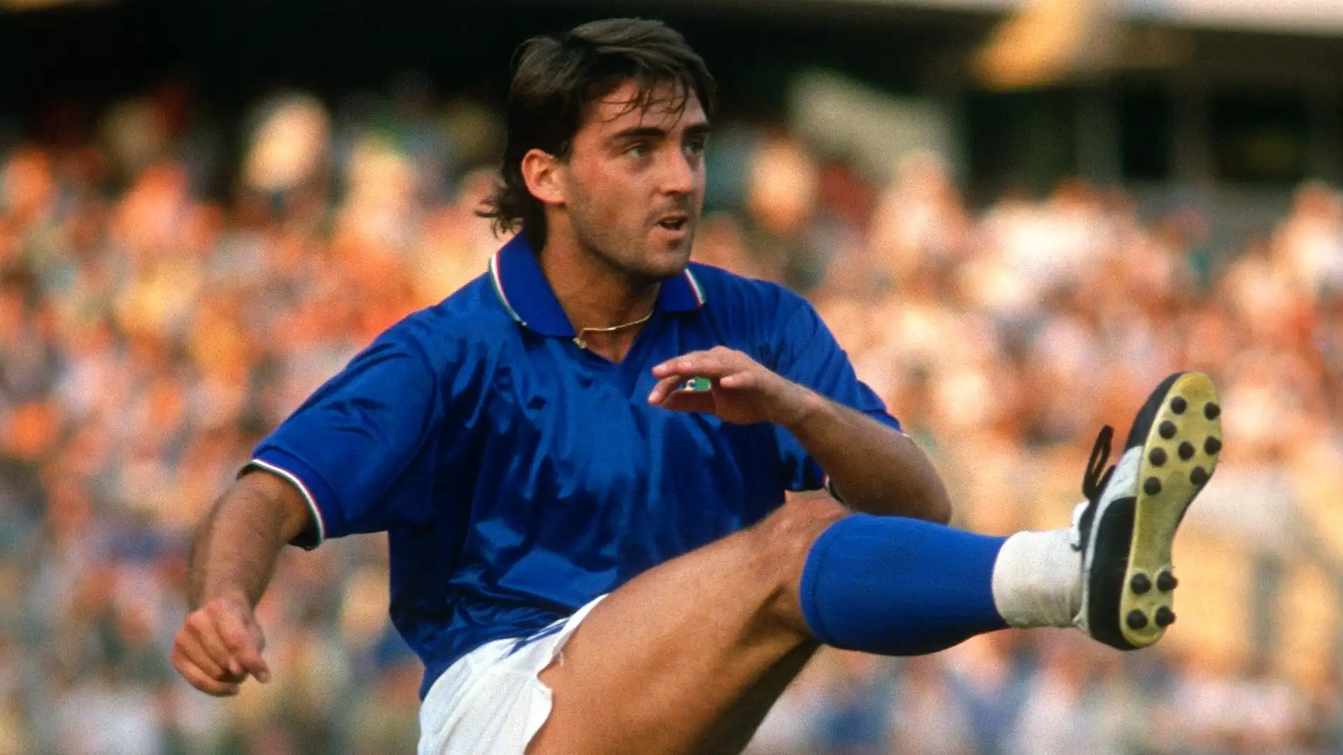 Piuttosto riconoscibile Roberto Mancini, che all'epoca aveva 24 anni