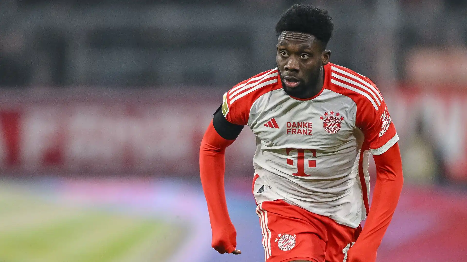 Alphonso Davies sembrava però deciso a trasferirsi al Real Madrid, che lo corteggia da tempo