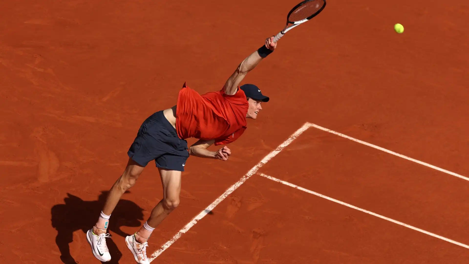 Maglietta rossa al Roland Garros, dove è diventato numero uno del pianeta