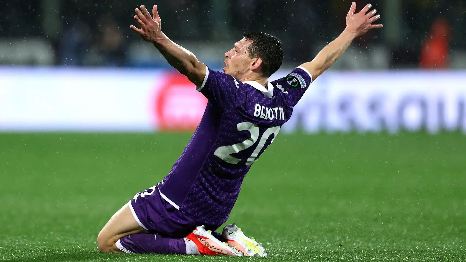 A breve il calciatore lascerà la Fiorentina per tornare alla Roma