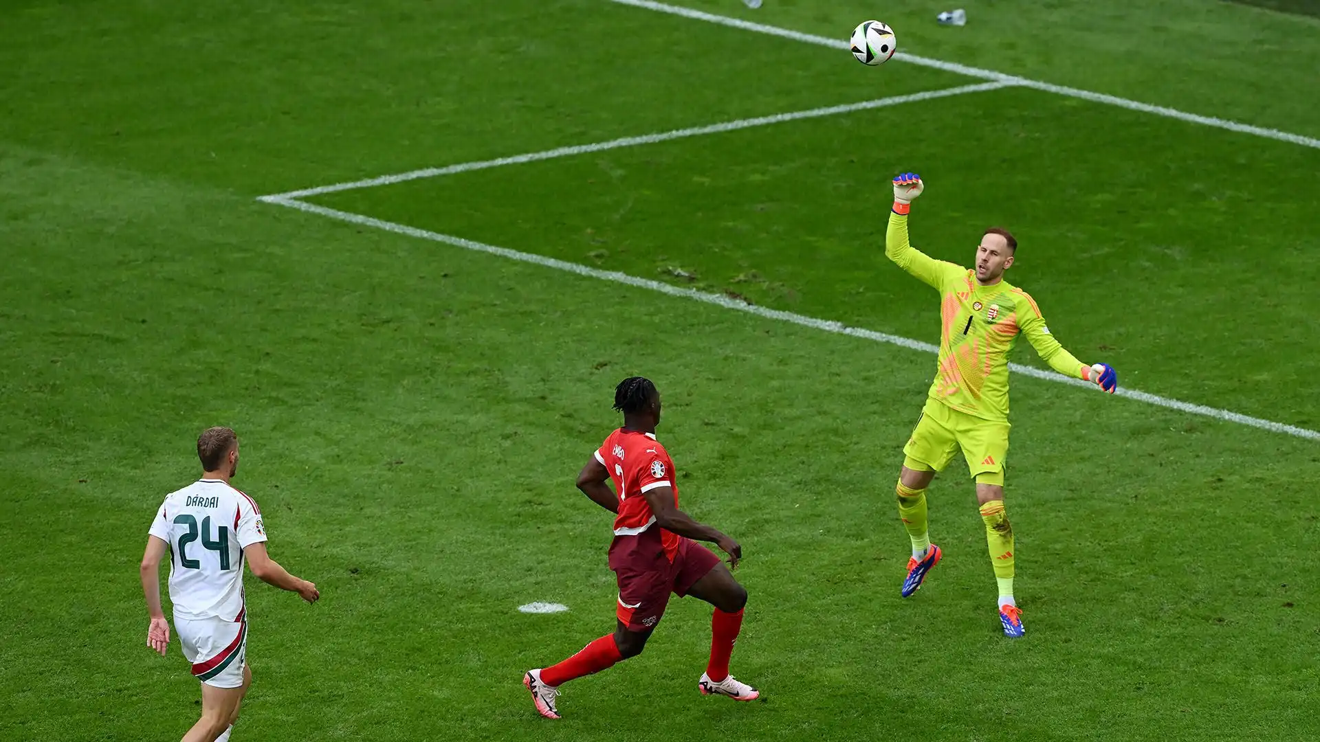 Ha superato il portiere avversario con un delizioso pallonetto nei minuti di recupero